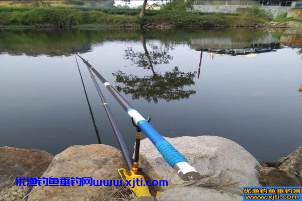 水库涨水钓浅还是钓深好（水库涨水钓浅钓边好）