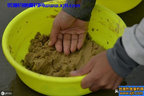 手竿浮钓鲢鳙的技巧和方法全攻略（浮钓鲢鳙鱼怎样调漂）