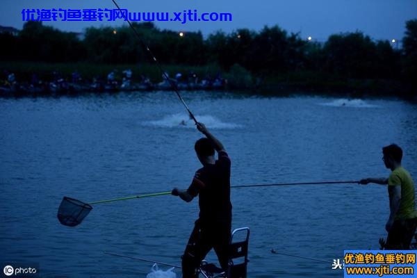 夏天夜钓技巧全攻略（夏季夜晚钓鱼调漂用饵技巧）